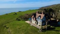 Inglewood - Historic retreat with incredible sea views - B&B