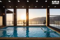 StayVista at Auburn Dusk with BBQ & Pool - Chambres d’hôtes