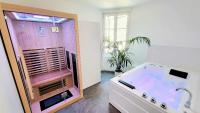 Appart SPA 80m2 avec terrasse balcon jacuzzi et sauna privatif en hyper centre Place Drouet d'Erlon - Ferienwohnung Reims