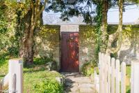 The Old Abbey Farmhouse - Stay at Quarr Abbey Monastery - Pet-Friendly Farmhouse with History & Countryside Views, surrounded by woodland & nature - Chambres d'hôtes Ryde