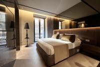 Habitación con cama extragrande y bañera de hidromasaje