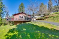 Near Hiking and Fishing Tuolumne Cabin with Deck - B&B