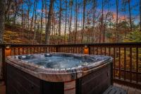 Privacy Fire Pit Game Room Hot Tub WiFi - B&B Sevierville