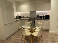 Emerald En-suite King Bedroom - Ferienwohnung