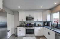 Mission Beach Escape Near Ocean and Bay with Private Balcony BBQ and Garage Parking - Chambres d'hôtes San Diego