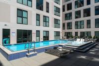 OTR King Bed Free Parking Gym Top Floor Club Room - B&B Cincinnati