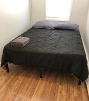 Private one-bedroom one-bathroom apartment with private street entrance in convenient area - B&B Perth Amboy