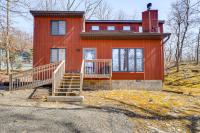 Fire Pit and Gas Grill Charming Poconos Abode! - Ferienwohnung