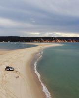 Dog-Friendly Beach House on a Quiet Family Street - B&B Rainbow Beach
