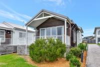 Coastal Breeze at Caves Beach Villas - B&B