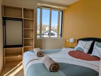 One-Bedroom Apartment with Lake View