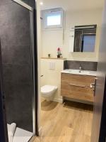 Chaleureux T4,résidence avec caméra et digicode ,possibilité location voiture Mercedes gla garage , Netflix, climatisation, petit déjeuner ,repas du soir fondue, raclette , barbecue sur demande - Ferienwohnung Albertville