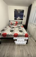 Zimmer mit Queensize-Bett und Gemeinschaftsbad