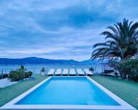 Seafront villa for 9-10 people - B&B