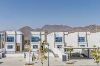 Pool and Sea Views 4BR and Maids Room Villa with Private Pool, Kid's Pool and BBQ Facility, Sharm - Al Dana Villa, Al Dana Island by Deluxe Holiday Homes - Chambres d’hôtes