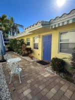Bahama Beach Club Pompano - Boutique Studios & Apartments close to Beach with heated Pool - Chambres d'hôtes Pompano Beach