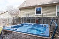 Cozy Downtown Escape Hot tub and Modern Touches - Chambres d’hôtes Indianapolis