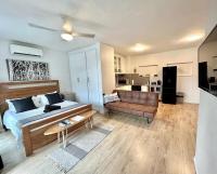 Ocean Waves Umdloti 2 Adults & 1 Child - B&B eMdloti