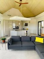 Apt 2 The Grove Residences - B&B English Harbour Town