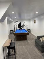 Photo Op with Sasquatch 2 min to walk Silver Mtn - B&B Kellogg