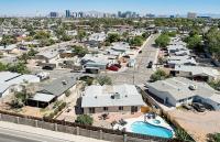 Pool & Hot Tub! Centrally Located, Less Than 3 Miles to The Strip! - B&B