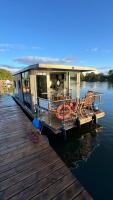 Houseboat Water Boy apartament pływający dom na wodzie łódź - B&B Uraz