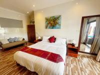 King Studio with Sofa Bed