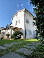 Delightful apartment with garden near the sea - Ferienwohnung
