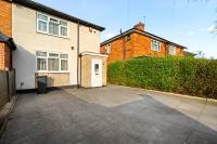 Stylish 3 Bedroom House - Garden - Pool Table - Parking 165M - B&B Birmingham