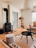 Charming house with wood stove near lake - B&B Virserum