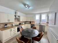 Ocean Apartment, Spacious 5 bedroom holiday home - B&B Whitley Bay
