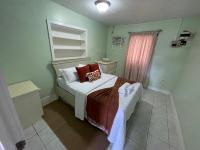 Modern North Side Hideaway with Aircon - B&B Dick Hill