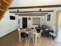 Baza na Roztoczu - domek w Majdanie Sopockim - B&B Majdan Sopocki