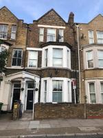 Lovely 1 bed flat with private garden and easy access to central London - B&B