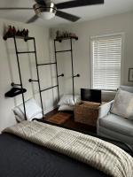 The Cottage by ARH Hospital, ATV Trails, and LMU! - Chambres d'hôtes Middlesboro