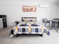 Guest Room with Ensuite & Private Entrance by P2 Living - Chambres d'hôtes Vasse