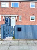 Waterside House - Luxury Home near Alton Towers & Trentham - Free Parking & Garden - Chambres d'hôtes Stoke-on-Trent