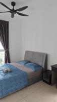 Amna Lovely Vacation House Fast Wifi 3 Aircond And Netflix - Chambres d'hôtes Kajang