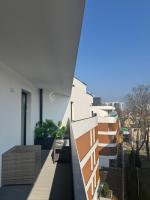 Deluxe One-Bedroom Apartment