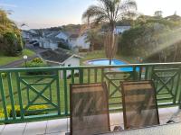 Spacious Getaway at 8 The Manors - B&B