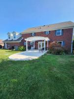 Tranquil Escape on 1 Acre Near Eagle Creek - B&B Indianapolis