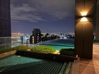Designer Touch Luxurious Stay with Infinity Pool - Chambres d’hôtes
