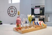 Luxury 5 Bedroom, 4 Bathroom Home in Purley - Chambres d’hôtes Purley
