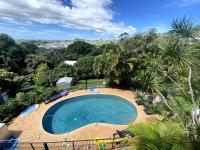 King bed studio seperate entry sauna pool garden view - Chambres d'hôtes Trenayr
