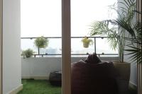 Cozy Stay in Gaur Mall with Smoke Factory Club Entry - Bed and Breakfast