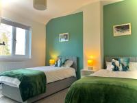 Stunning 3 Bedroom House Near Birmingham Airport and NEC - Ferienwohnung
