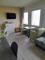 A cozy studio with a sleeping area and a fantastic sea view T43 - Chambres d'hôtes Ostende