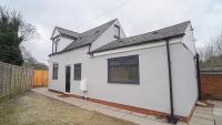 Newly Refurbished 3 Bed House With Parking - B&B