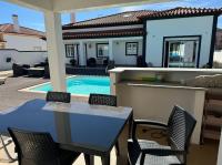 Spacious quiet charming villa with private pool and close to Lisbon - B&B Monte de Lucas
