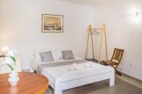 Estudio con vistas al jardín